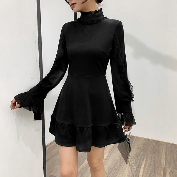 Rochie de dama eleganta cu guler polo si maneca lotus de culoare neagra - model croiat