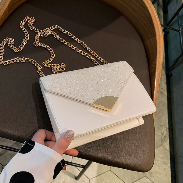 Geanta mica eleganta cu maner metalic in alb, negru si verde