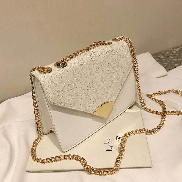 Geanta mica eleganta cu maner metalic in alb, negru si verde