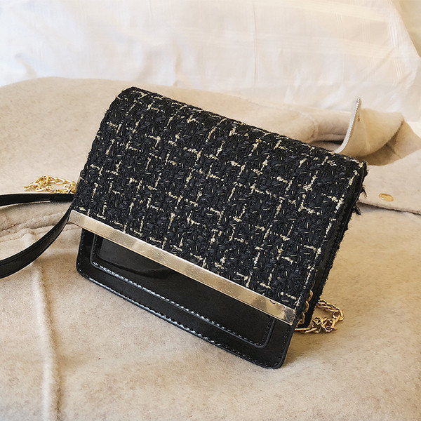 Geanta de dama patrata cu lant in culorile maro, negru si rosu