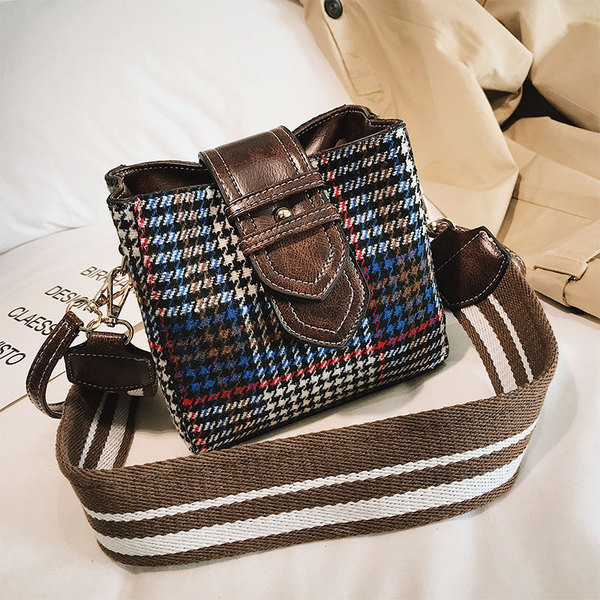 Geantă mică în carouri modernă din material textil și piele ecologică