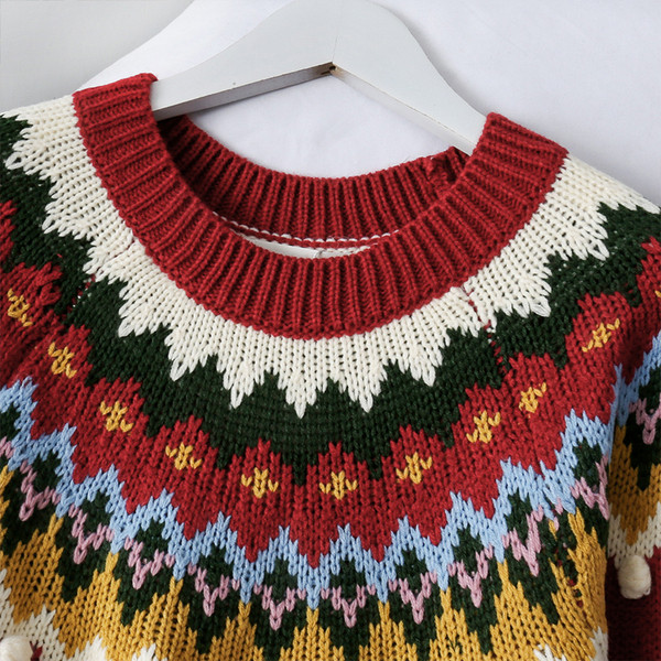 Pulover de dama modern in rosu cu model colorat si decolteu oval