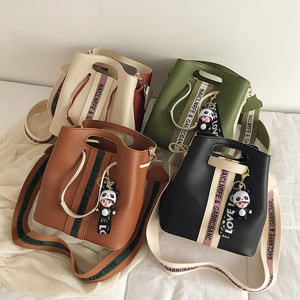 Modern női ökobőr táska textil fogantyúval fehér, barna, fekete és zöld színben