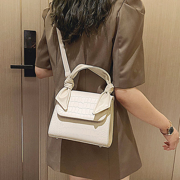 Öko bőrből készült női kistáska fehér, sárga, kék és fekete színekben