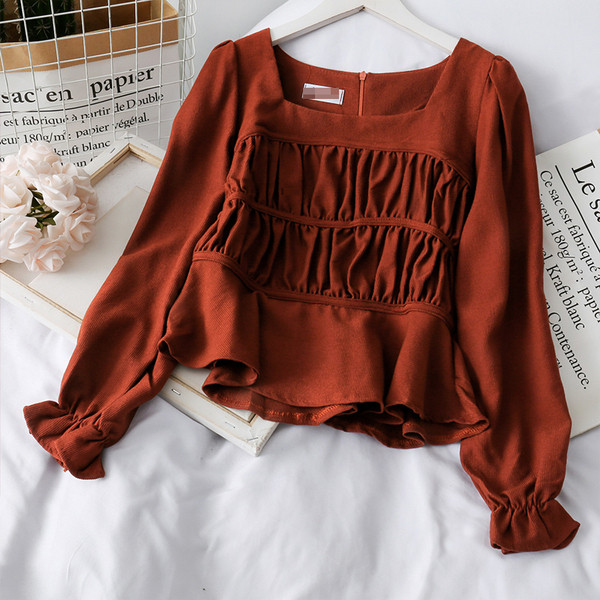 Modern női blúz négyzet alakú nyakkivágással, hátul cipzárral több színben