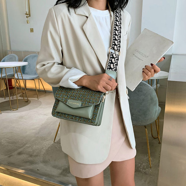 Geanta mica moderna din material textil si piele ecologica in verde, alb, albastru, negru si galben