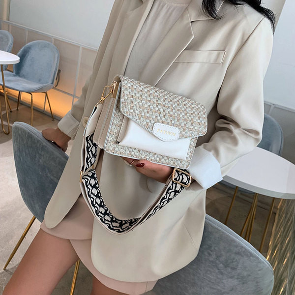 Geanta mica moderna din material textil si piele ecologica in verde, alb, albastru, negru si galben