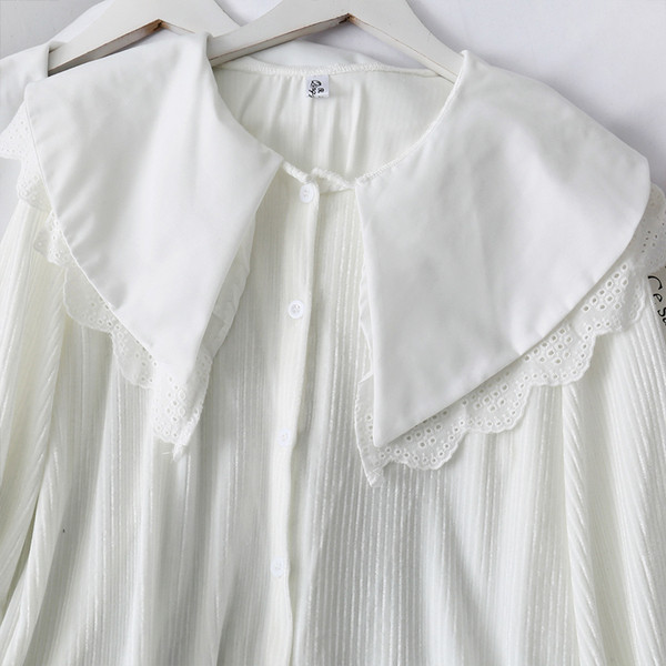 Cămașă modernă de damă din catifea cu decolteu rotund în alb și negru