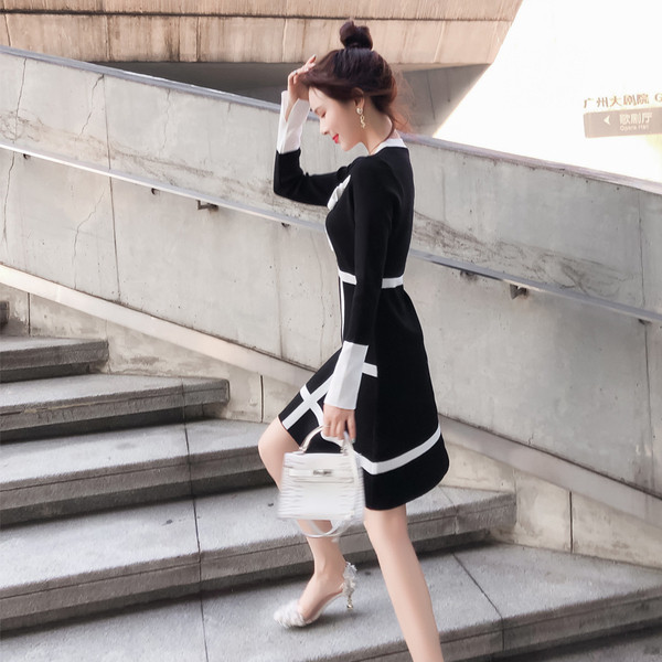 Rochie dama tricotata cu panglica - model croiat in culoarea neagra