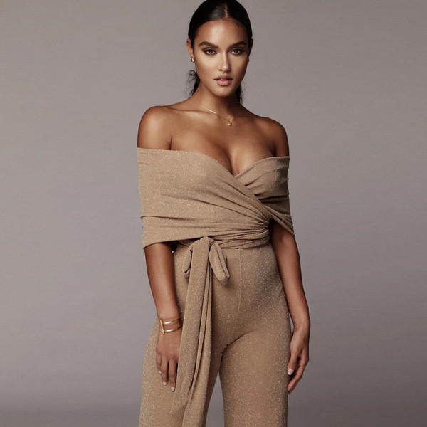 Elegáns, kétrészes női szett mély nyakkivágással, fényes hatással rózsaszín és fekete színben