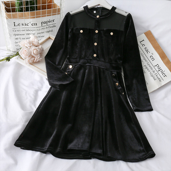 Rochie moderna de dama din catifea neagra cu nasturi