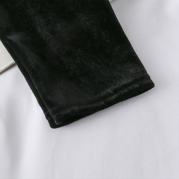 Rochie moderna de dama din catifea neagra cu nasturi