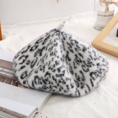 Modern női beret típusú svájcisapka leopárd mintával