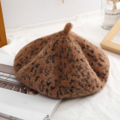Modern női beret típusú svájcisapka leopárd mintával