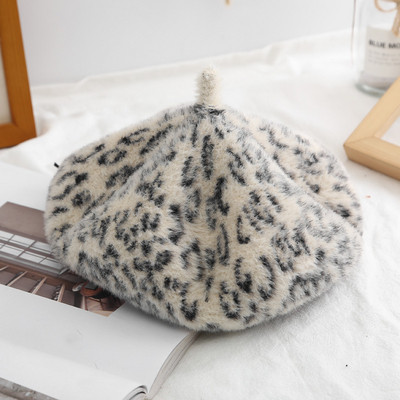 Modern női beret típusú svájcisapka leopárd mintával