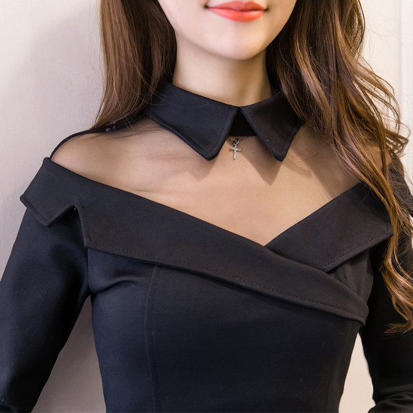 Rochie de dama cu guler si tul de culoare neagra - model croiat