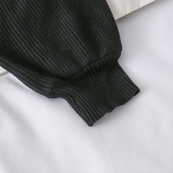 Modern női kötött ruha pólógallérral és hosszú ujjú fekete színben