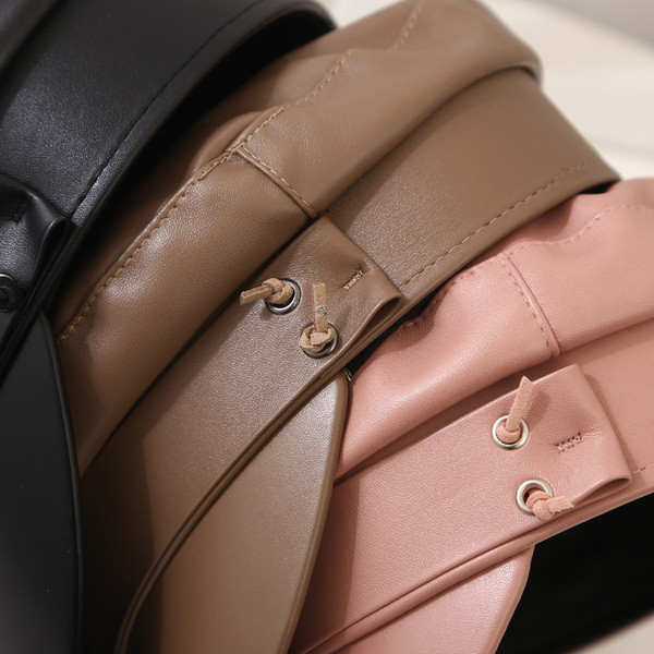 Eko bőrből készült stílusos női sapka napellenzővel