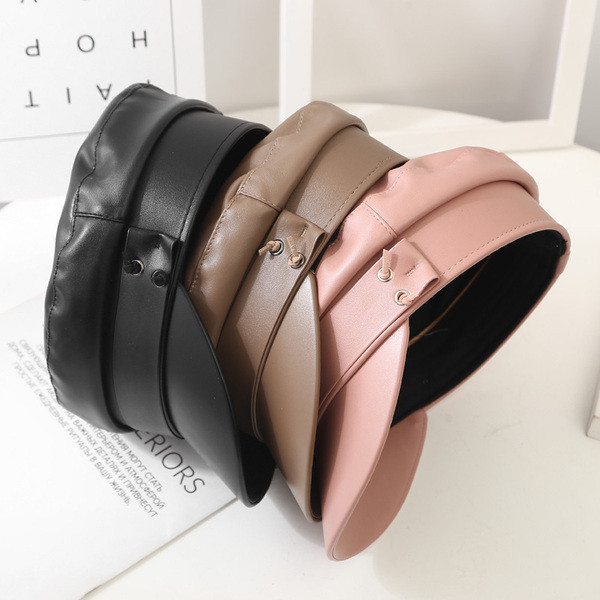 Eko bőrből készült stílusos női sapka napellenzővel