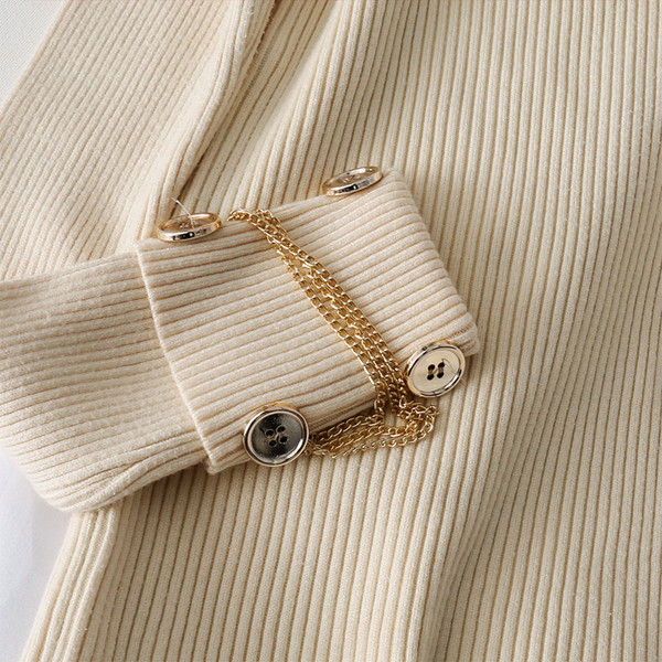 Pulover de damă modern din tricot subțire, cu guler polo înalt și nasturi la mâneci