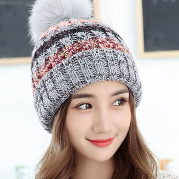 Palarie de dama tricotata iarna cu puf in sase culori