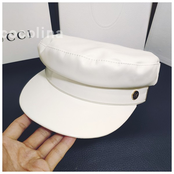 Palarie moderna de dama din piele ecologica alb-negru