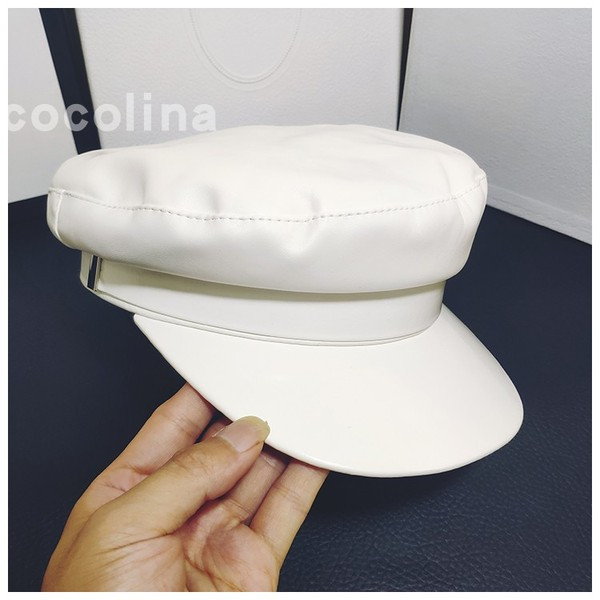 Palarie moderna de dama din piele ecologica alb-negru