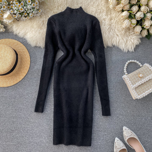 Pehelyszínes női téli ruha pólógallérral, fehér és fekete színben