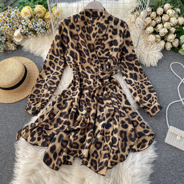 Rochie moderna de dama in stil retro si imprimeu leopard in gri si maro