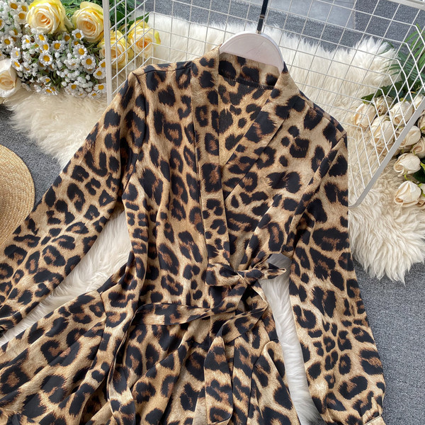 Rochie moderna de dama in stil retro si imprimeu leopard in gri si maro