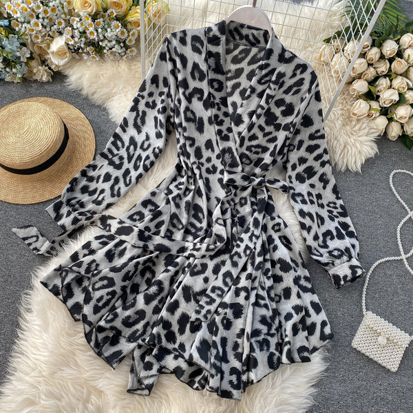 Rochie moderna de dama in stil retro si imprimeu leopard in gri si maro