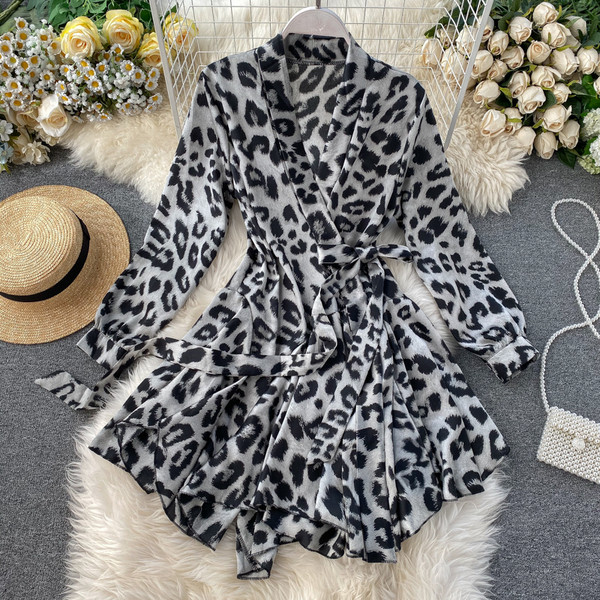 Rochie moderna de dama in stil retro si imprimeu leopard in gri si maro