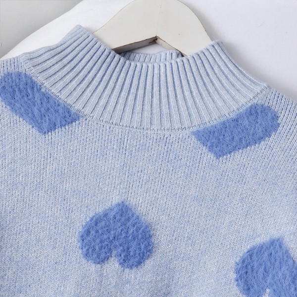 Modern női szívecskés pulóver magas gallérral, több színben