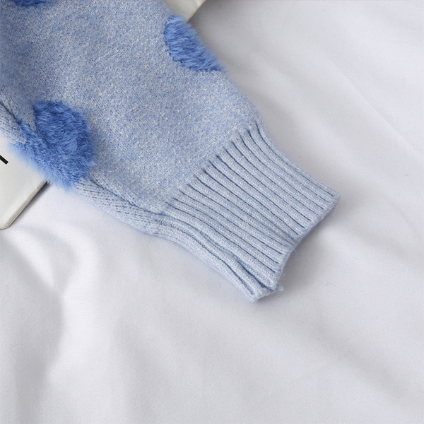 Modern női szívecskés pulóver magas gallérral, több színben