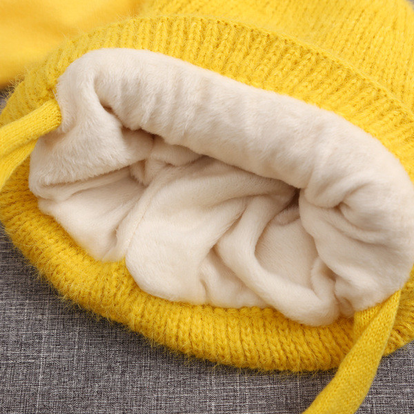 Gyerek téli sapka nyakkendővel és rátéttel hat színben