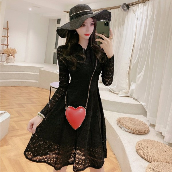 Fekete-fehér női csipke ruha