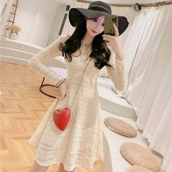 Fekete-fehér női csipke ruha