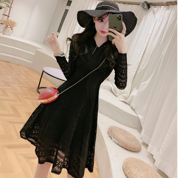 Fekete-fehér női csipke ruha