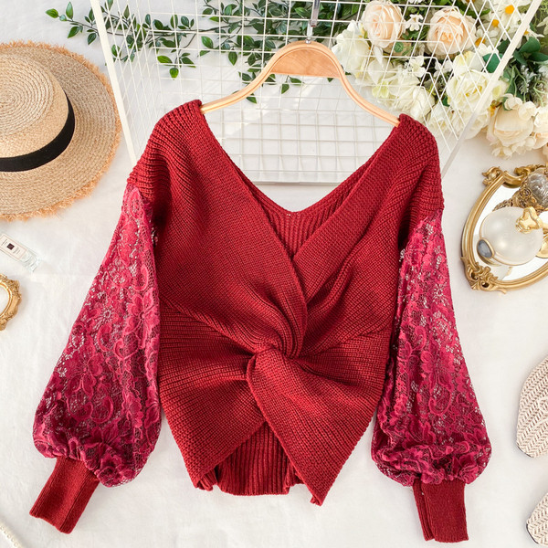 NOU pulover de dama cu dantela pe maneci si decolteu in V
