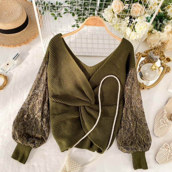 NOU pulover de dama cu dantela pe maneci si decolteu in V