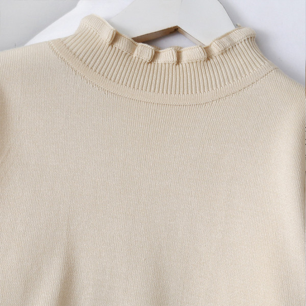 Modern női pulóver magas gallérral és tüll ujjakkal több színben