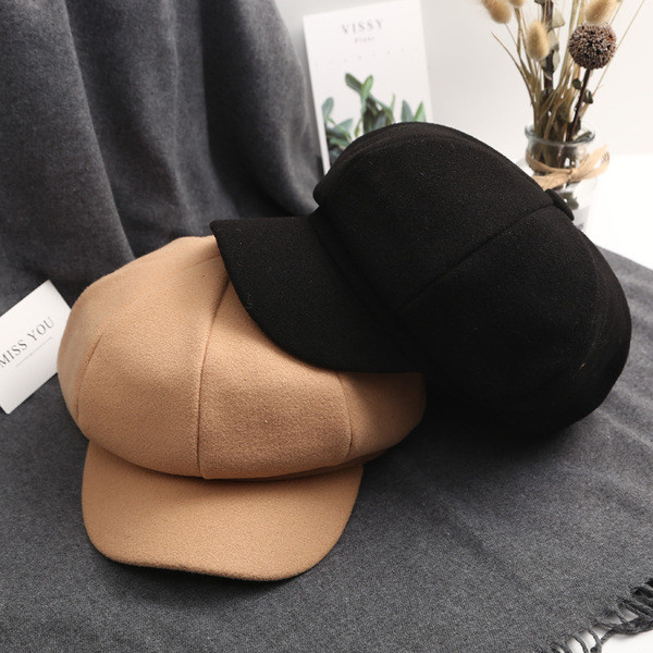 Modern női sapka öko velúrból piros, fekete, szürke, narancssárga és bézs ellenzővel