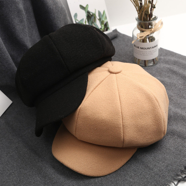 Modern női sapka öko velúrból piros, fekete, szürke, narancssárga és bézs ellenzővel