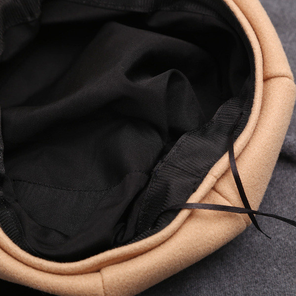 Modern női sapka öko velúrból piros, fekete, szürke, narancssárga és bézs ellenzővel