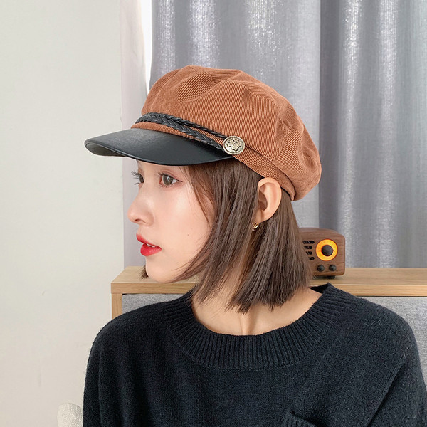 Modern női sapka napellenzővel és fém elemmel, négy színben