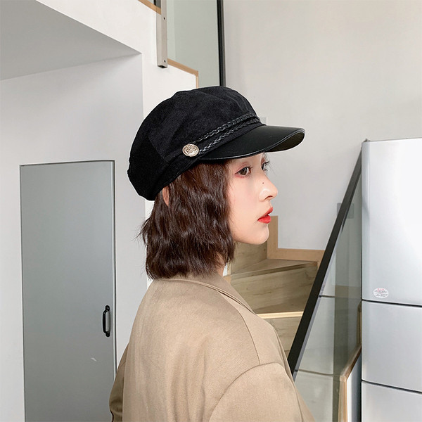 Modern női sapka napellenzővel és fém elemmel, négy színben