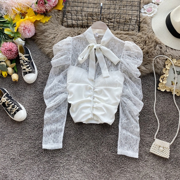 Modern női ing szalaggal és csipkével, fehér színben