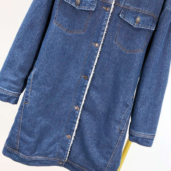 Hosszú őszi-téli farmerdzseki kék színben, gombokkal és meleg béléssel