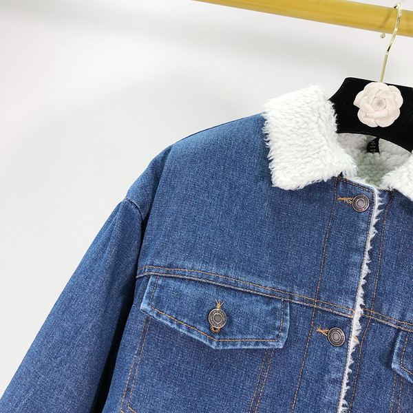 Hosszú őszi-téli farmerdzseki kék színben, gombokkal és meleg béléssel