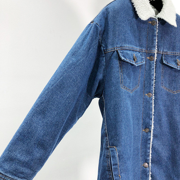 Hosszú őszi-téli farmerdzseki kék színben, gombokkal és meleg béléssel